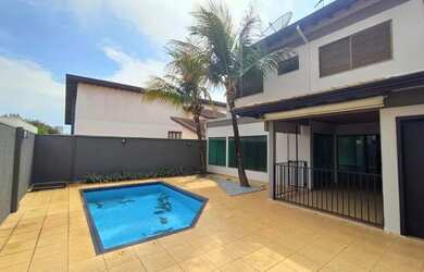 Imagem: A casa em condomínio possui 4 Dormitórios, 5 Banheiros, 4