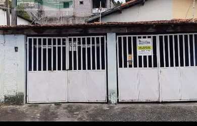 Imagem: A casa possui 2 Dormitórios, 1 Banheiro, 2 Vagas na garagem