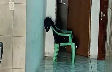 Imagem: A casa possui 3 Dormitórios, 2 Banheiros, 1 Vaga na garagem