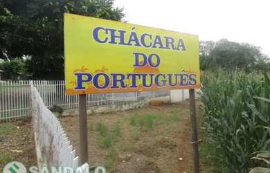 Imagem: A casa possui 3 Dormitórios, 1 Banheiro e 200m² de Área e