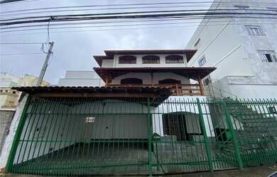 Imagem: A casa possui 5 Dormitórios, 5 Banheiros, 2 Vagas na garagem