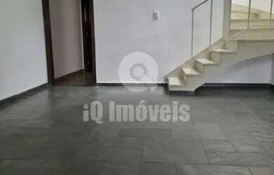 Imagem: A casa possui 3 Dormitórios, 5 Banheiros, 2 Vagas na garagem