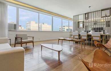 Imagem: O apartamento possui 4 Dormitórios, 3 Banheiros, 2 Vagas na