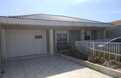 Imagem: A casa possui 4 Dormitórios, 2 Banheiros, 343m² de Área e