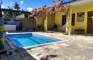 Imagem: A casa possui 5 Dormitórios, 4 Banheiros, 4 Vagas na garagem