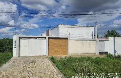 Imagem: A casa possui 2 Dormitórios, 1 Banheiro, 212m² de Área e