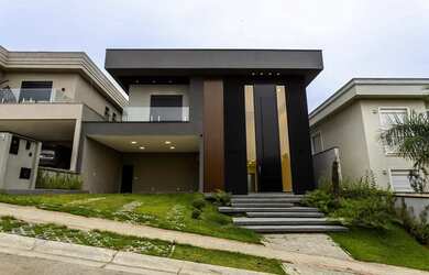 Imagem: A casa em condomínio possui 5 Dormitórios, 5 Banheiros, 5