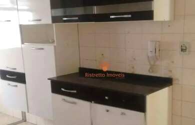 Imagem: O apartamento possui 3 Dormitórios, 1 Banheiro, 1 Vaga na garagem