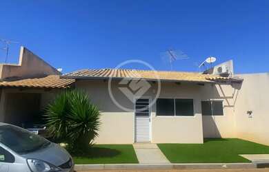 Imagem: A casa em condomínio possui 3 Dormitórios, 1 Banheiro, 3 Vagas