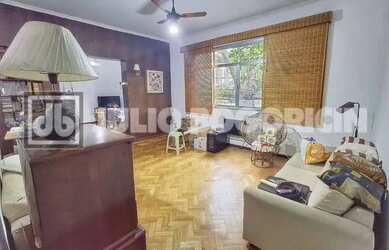 Imagem: O apartamento possui 3 Dormitórios, 2 Banheiros, 1 Vaga na