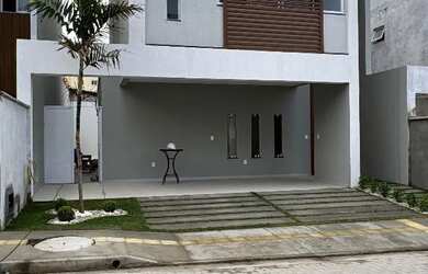 Imagem: A casa em condomínio possui 4 Dormitórios, 5 Banheiros, 2