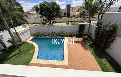 Imagem: A casa em condomínio possui 4 Dormitórios, 5 Banheiros, 4