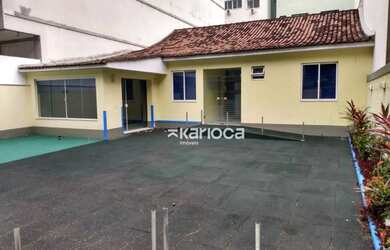 Imagem: A casa possui 1 Dormitório, 3 Banheiros, 2 Vagas na garagem