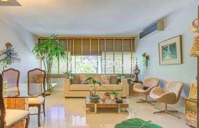 Imagem: O apartamento possui 3 Dormitórios, 3 Banheiros, 161m² de