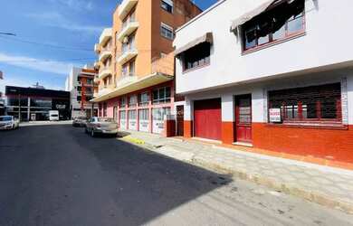 Imagem: A casa possui 3 Dormitórios, 3 Banheiros, 1 Vaga na garagem