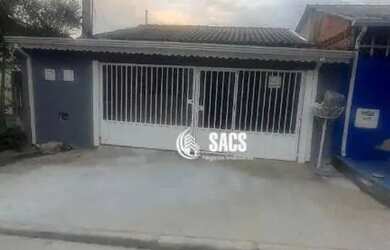 Imagem: A casa possui 2 Dormitórios, 2 Banheiros, 2 Vagas na garagem