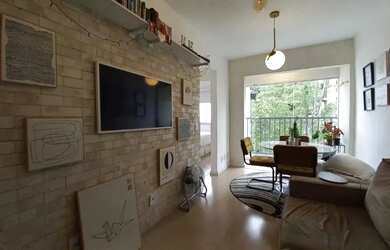 Imagem: O apartamento possui 2 Dormitórios, 1 Banheiro, 1 Vaga na garagem