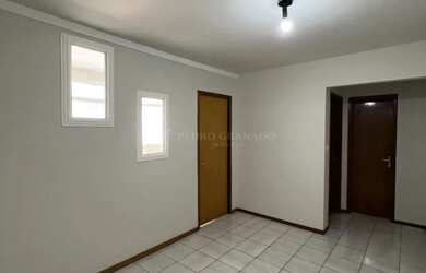 Imagem: O apartamento possui 1 Dormitório, 1 Banheiro, 1 Vaga na garagem