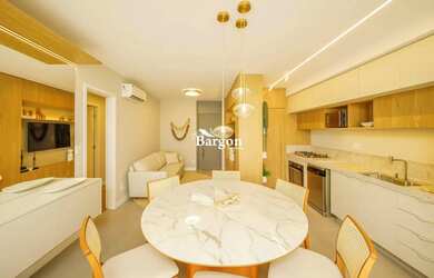 Imagem: O apartamento possui 3 Dormitórios, 1 Banheiro, 2 Vagas na