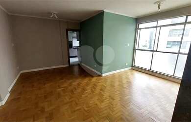 Imagem: O apartamento possui 3 Dormitórios, 1 Banheiro, 1 Vaga na garagem