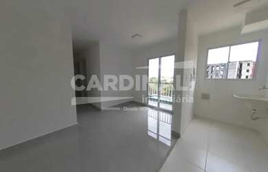 Imagem: O apartamento possui 2 Dormitórios, 1 Banheiro, 1 Vaga na garagem