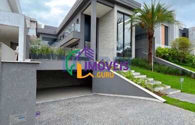 Imagem: A casa em condomínio possui 4 Dormitórios, 4 Banheiros, 4