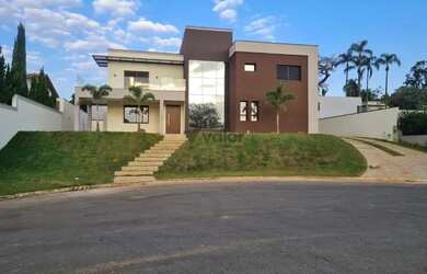 Imagem: A casa em condomínio possui 4 Dormitórios, 5 Banheiros, 5