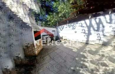 Imagem: A casa possui 4 Dormitórios, 1 Banheiro, 1 Vaga na garagem