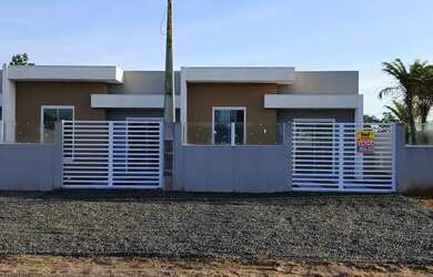 Imagem: A casa possui 2 Dormitórios, 2 Banheiros, 2 Vagas na garagem