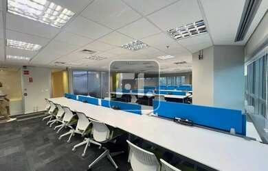 Imagem: O depósito possui 3 Vagas na garagem, m² de Área e está