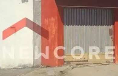 Imagem: A casa possui 2 Dormitórios, 1 Banheiro, 2 Vagas na garagem