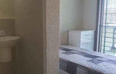 Imagem: A kitnet possui 1 Dormitório, 1 Banheiro, 1 Vaga na garagem