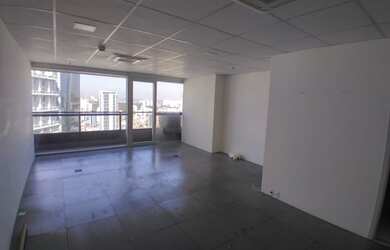 Imagem: O depósito possui 2 Vagas na garagem, 41m² de Área e está