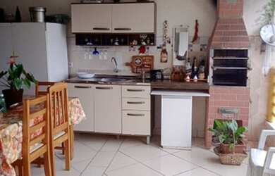 Imagem 3: Vende-se casa Guarujá. Churrasqueira, Varanda, 3 Vagas na garageme5 Dormitórios