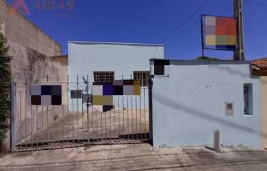 Imagem: A casa possui 1 Dormitório, 2 Banheiros, 2 Vagas na garagem