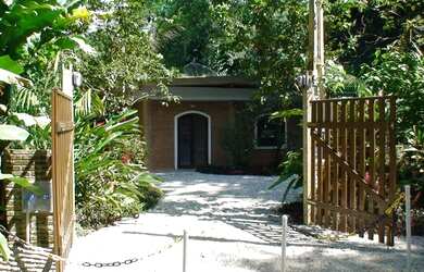 Imagem 16: Ubatuba Casa Itamambuca. 4 Vagas na garageme4 Dormitórios