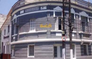 Imagem: A casa possui 5 Dormitórios, 3 Banheiros, 1 Vaga na garagem