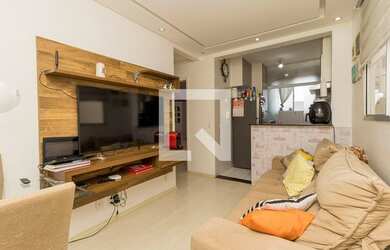 Imagem: O apartamento possui 2 Dormitórios, 1 Banheiro, 1 Vaga na garagem