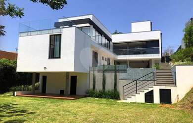 Imagem: A casa em condomínio possui 4 Dormitórios, 5 Banheiros, 5