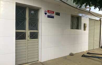 Imagem: A casa possui 2 Dormitórios, 3 Banheiros, 1 Vaga na garagem