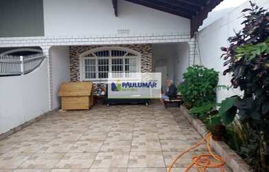 Imagem: A casa possui 2 Dormitórios, 1 Banheiro, 2 Vagas na garagem