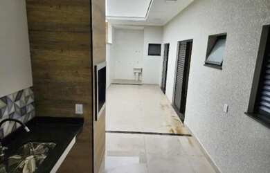 Imagem: A casa em condomínio possui 3 Dormitórios, 2 Banheiros, 2