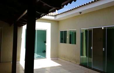 Imagem: A casa possui 3 Dormitórios, 4 Banheiros e está localizado