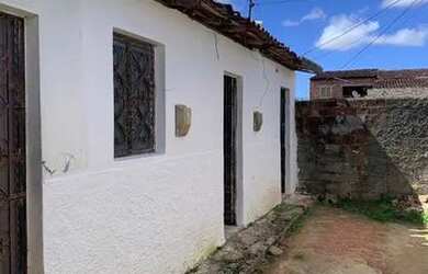 Imagem: A casa possui 3 Dormitórios, 2 Banheiros, 98m² de Área e