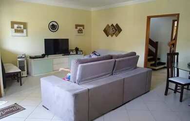 Imagem: A casa possui 3 Dormitórios, 1 Banheiro, 5 Vagas na garagem