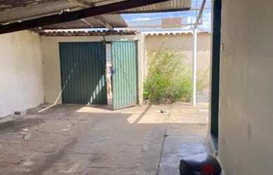 Imagem 3: Vendo Casa. 4 Vagas na garageme3 Dormitórios