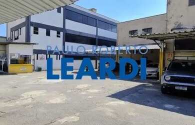 Imagem: O depósito possui 5 Vagas na garagem, 550m² de Área e está