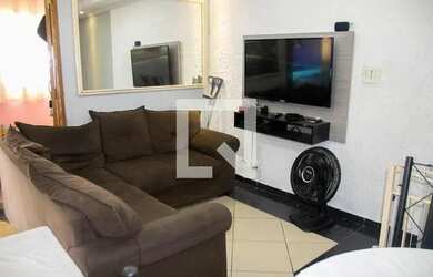 Imagem: A casa possui 3 Dormitórios, 1 Banheiro, 2 Vagas na garagem