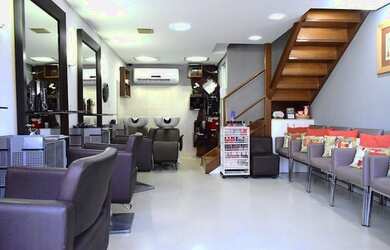 Imagem: O depósito possui 5 Vagas na garagem, 30m² de Área e está