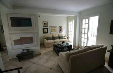 Imagem: A casa possui 2 Dormitórios, 2 Banheiros, 1 Vaga na garagem